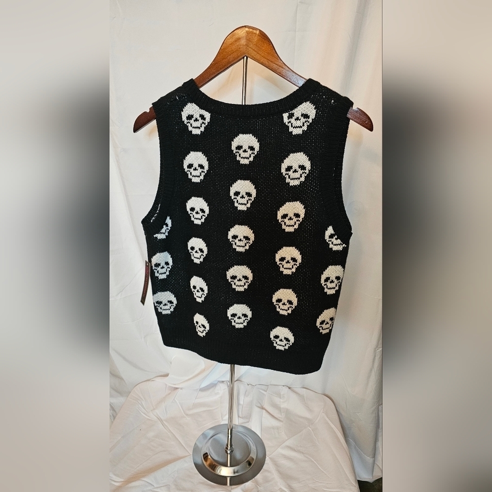 No Boundaries Black White Skull Knit Sweater Vest - NWT - Size Large - Picture 2 of 5